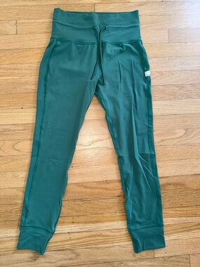 Vuori Kids Forest Green High-Waist Drawstring Leggings